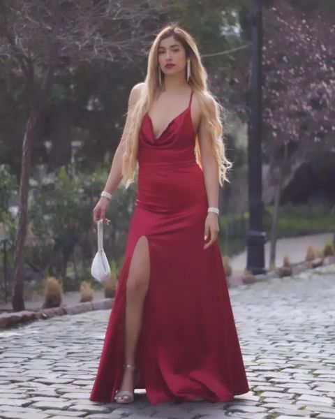 Hola soy Nicolette, mis amores soy una paraguayita flaca, pelirroja de piel trigueña, simpática y me encanta consentir, te ofrezco un excelente servicio con besos caricias y poses que más te gusten, experta en sacar leche, ven a disfrutar de una buena garganta profunda sin apuros. Llamame para pasar un momento rico lleno de placer y lujuria, también voy a hoteles, moteles y domicilios amor.