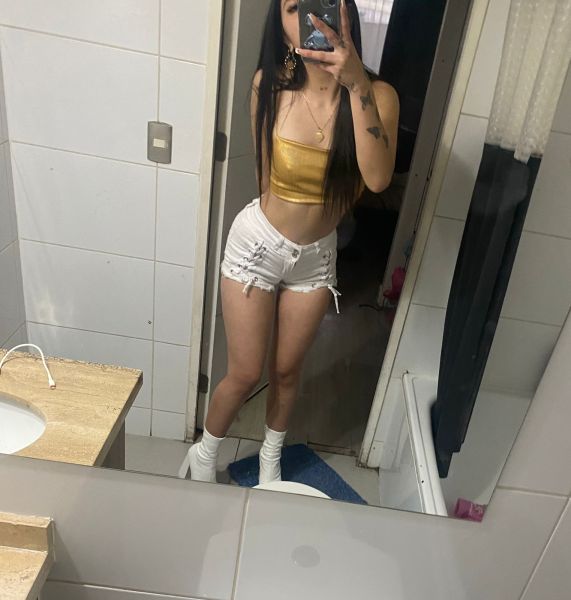 Soy una preciosa Escort  19 añitos sensualidad sin límites, además de un cuerpo fino y natural a  base de deliciosas curvas. Soy una acompañante a la que gusta seducir a su amante y hacer que se sienta especial, hasta llegar al cielo de tanto placer.