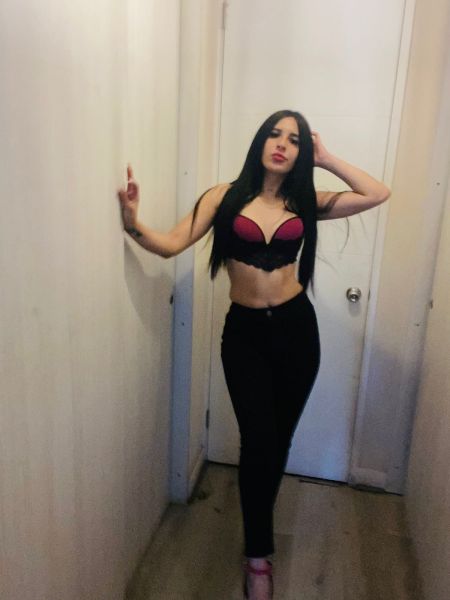 Soy una preciosa Escort  19 añitos sensualidad sin límites, además de un cuerpo fino y natural a  base de deliciosas curvas. Soy una acompañante a la que gusta seducir a su amante y hacer que se sienta especial, hasta llegar al cielo de tanto placer.