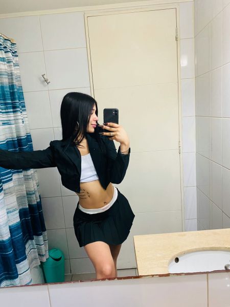 Soy una chica Chilena super complaciente ... Super sexy, caliente, amorosa..Dispuesta a todas tus fantasías eróticas y sexuales.