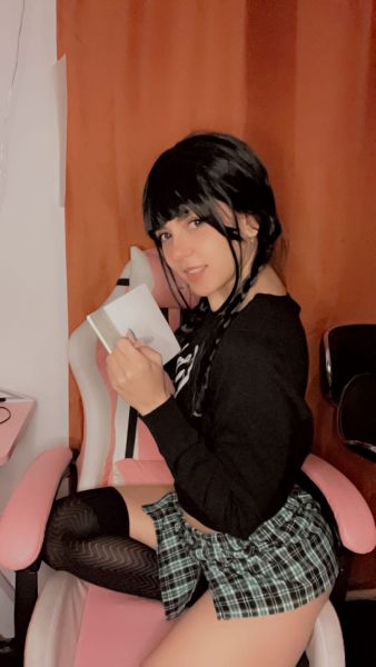 Hola. Soy una dulce chica que te ofrece servicios de escort  full y masajes completos, normales, americana real, full colita, besos posiciones, adicionales espero las condes. 