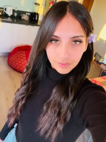 Hola amor soy Eymi debutando, ven a complacer tus deseos con mi exquisita compañia, te dare el placer que te hara adicto a mi, te espero