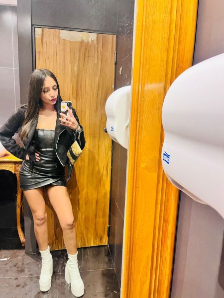 Hola amor soy Eymi debutando, ven a complacer tus deseos con mi exquisita compañia, te dare el placer que te hara adicto a mi, te espero