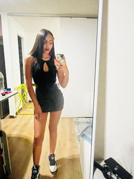 Hola amor soy Eymi debutando, ven a complacer tus deseos con mi exquisita compañia, te dare el placer que te hara adicto a mi, te espero