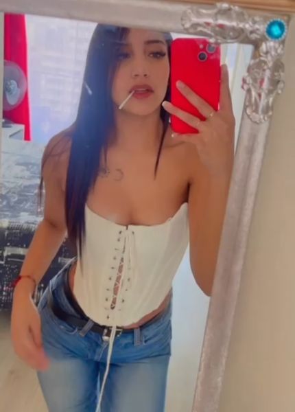 Hola amor soy Eymi Universitaria debutando, ven a complacer tus deseos con mi exquisita compañia, te dare el placer que te hara adicto a mi, te espero