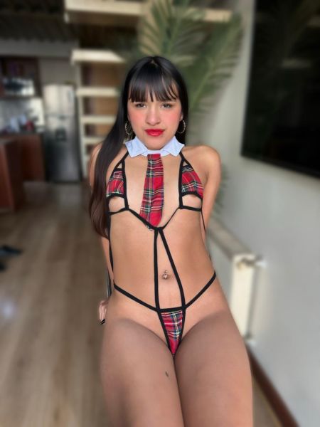 40 mil por 30 minutos
Amor soy Paula una delgada y muy caliente chica, soy jugada polola complaciente, tu amante perfecta, ven te espero en mi depto para una cita inolvidable.