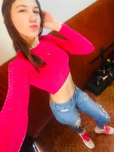 Hola bb soy Belen nueva en este mundo, quiero conocer gente agradable y tener una experiencia fogoza e intensa, ven a conocerme