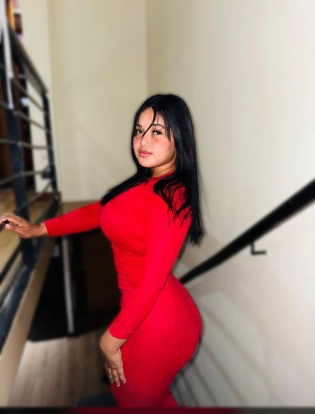 Soy simplemente fuego puro ven a probarme estoy tan rica como me veo

hola amor como estas mi servicio cuenta con ducha juntos todas las posees trato de pololo oral mutuo y cuenta con departamento muy cómodo en 60 la hora 40 la media y 30 el momento te espero