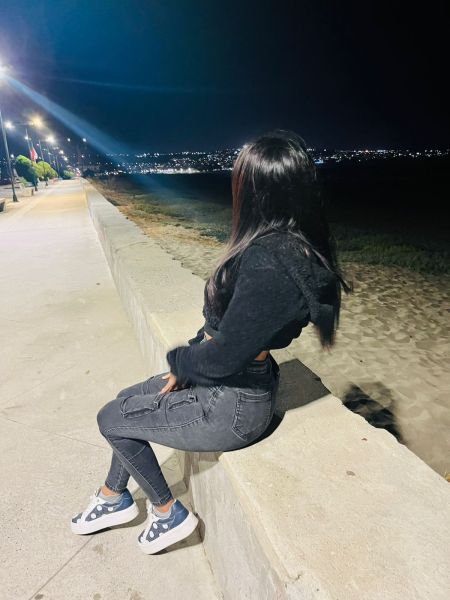 Hola amor, soy Francia nuevita en la pagina, una rica chilena delgada y muy guapa 🇨🇱 , tengo unos tiernos 19 añitos reales, déjate llevar por mi ricos servicios bb. besitos te espero