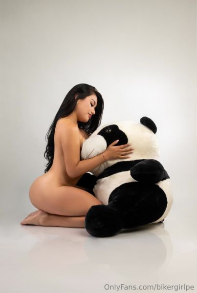 Hola papi por primera vez en tu ciudad fotos 100% reales y verificada.
Soy Esmeralda, me encanta dar placer, soy súper cariñosa, piel canela, cabello largo castaño, 1.69 de estatura, soy sumisa y muy complaciente. Trato de pololos sin apuros, en todas las poses que desees.

•Vendo contenido caliente en OnlyFans🔥
* Hago videollamadas privadas donde puedo complacerte en vivo💦
* Puedo crear fotos y videos personalizados a tu gusto🍒🍑