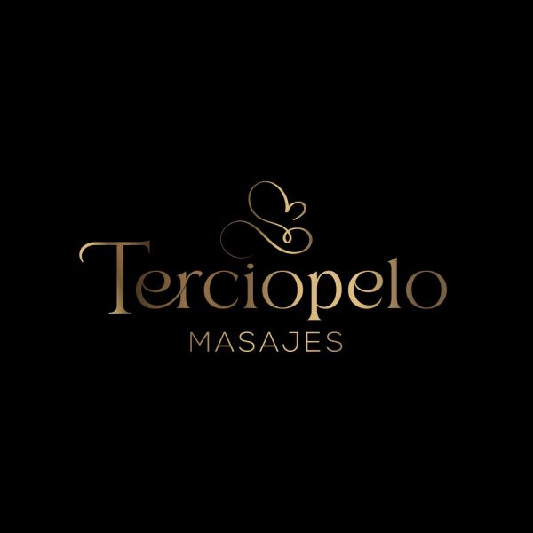 Terciopelo es placer que se siente...
Sensualidad  que envuelve tu piel, despierta el deseo y se queda.
Un espacio íntimo, donde el erotismo y la complicidad y la belleza  te provocan exquisitamente.
Delicado, profundo, tentador…
Terciopelo es entregarse a sentirlo todo...